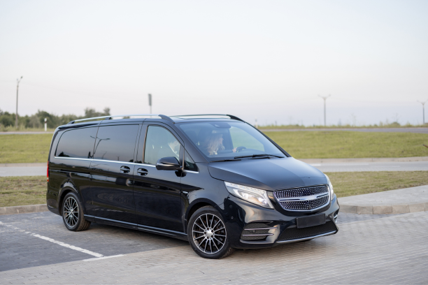 mercedes luxury van 01
