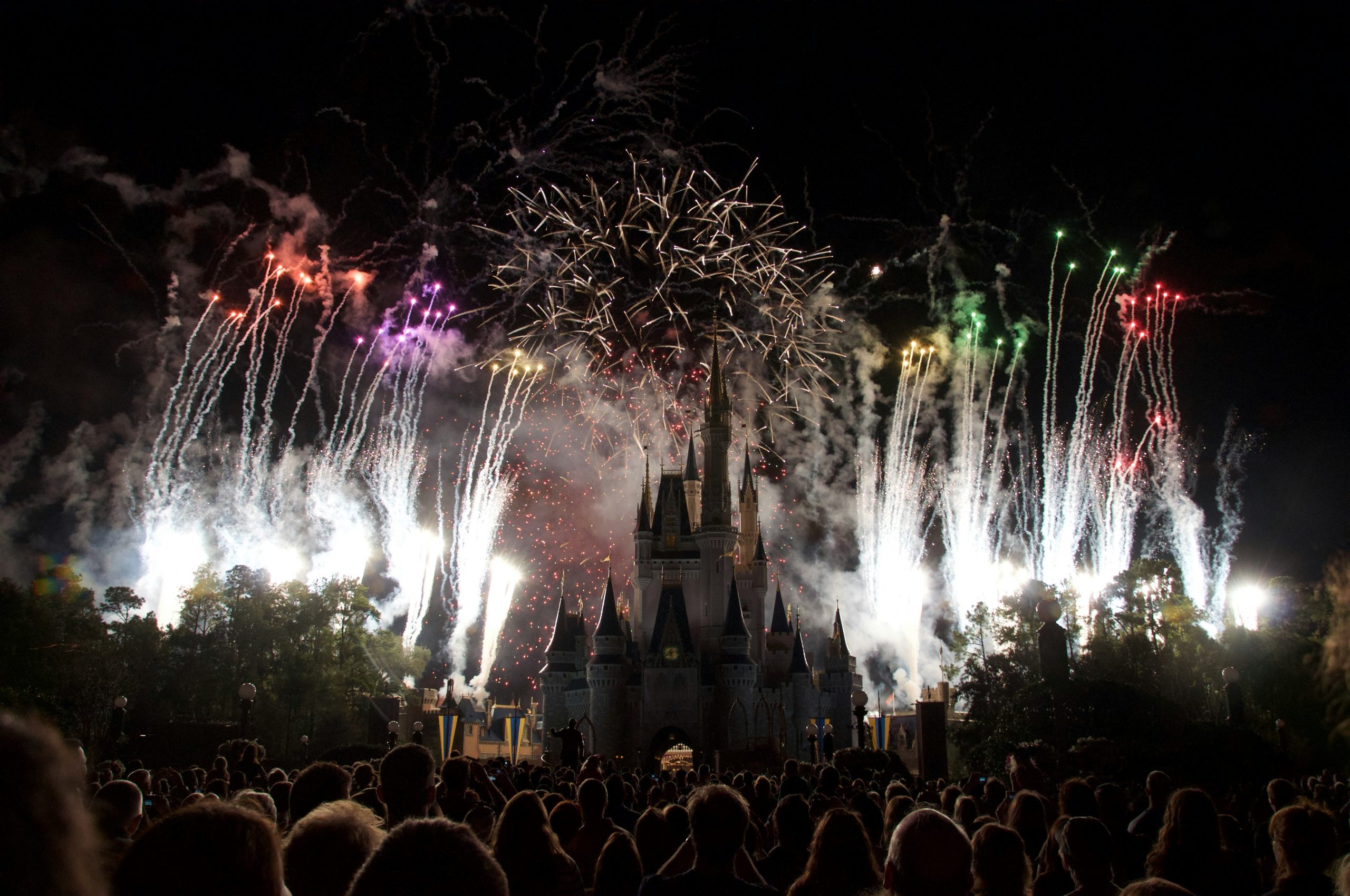 A vibrant fireworks display over Cinderella Castle at Walt Disney World, representing Orlux’s Luxury Theme Park Transfers and premium family travel services in Orlando.
