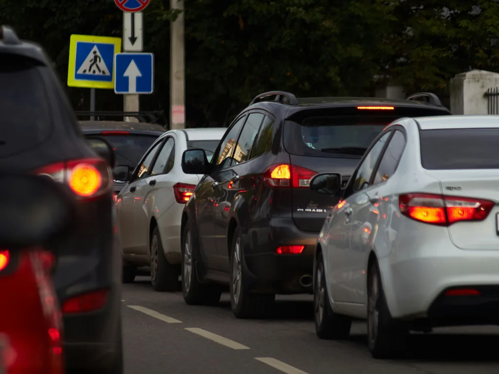 Traffic congestion with multiple vehicles on a road, emphasizing the importance of considering traffic conditions for timely airport transfers to Orlando International Airport (MCO).