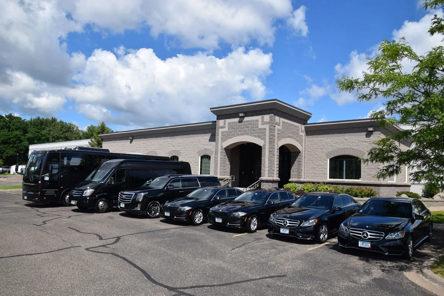 Affordable Limos 8 luxury transportation companies orlando