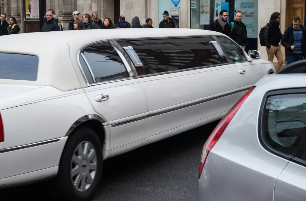 Prom Limo Services Orlando: The Complete Parent's First-Timer Guide (Before You Book Anything) 3 prom limo services